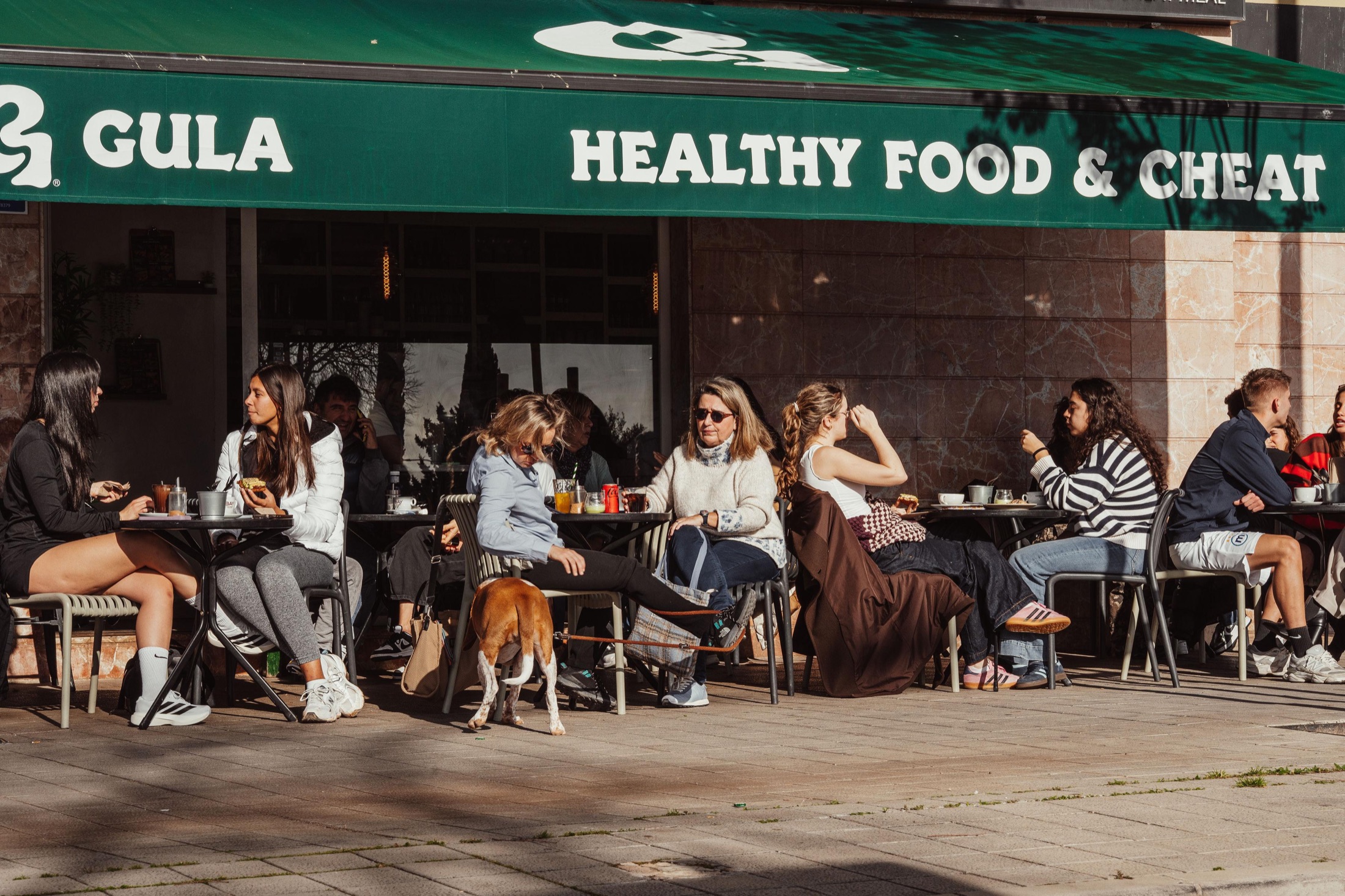 Terraza de GULA, cafetería saludable en Camí de Son Rapinya, Palma de Mallorca